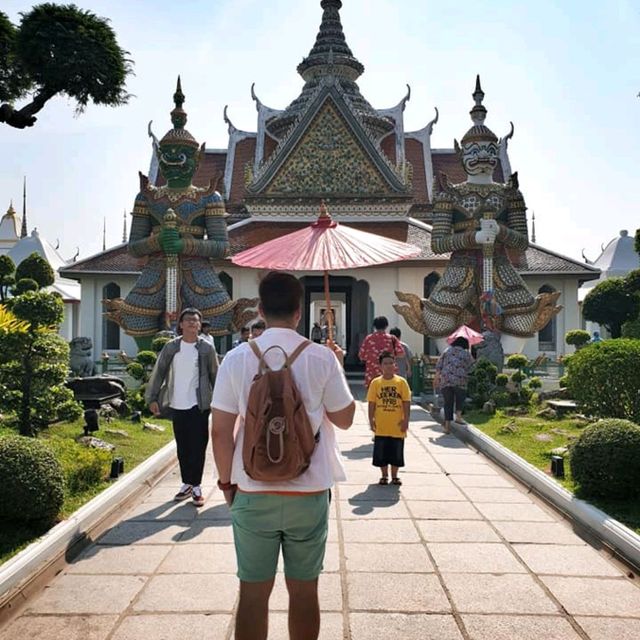 สัญลักษณ์ของ กรุงเทพฯ ที่อยู่บนฝั่งธนบุรี