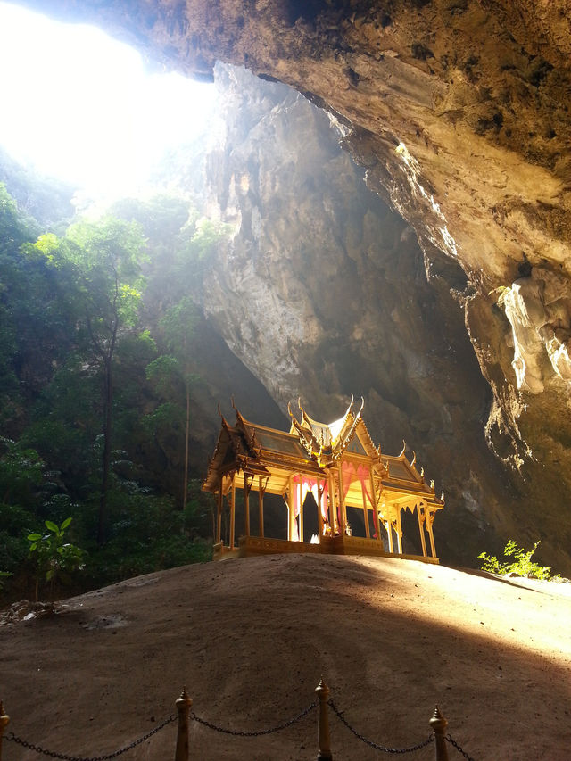 ถ้ำพระยานคร กับปราสาทกลางถ้ำ