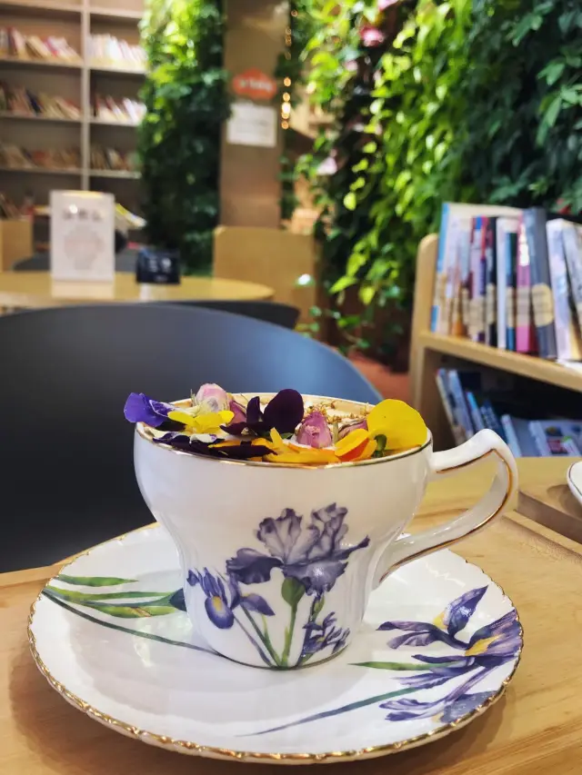 Books and coffee ☕️ 