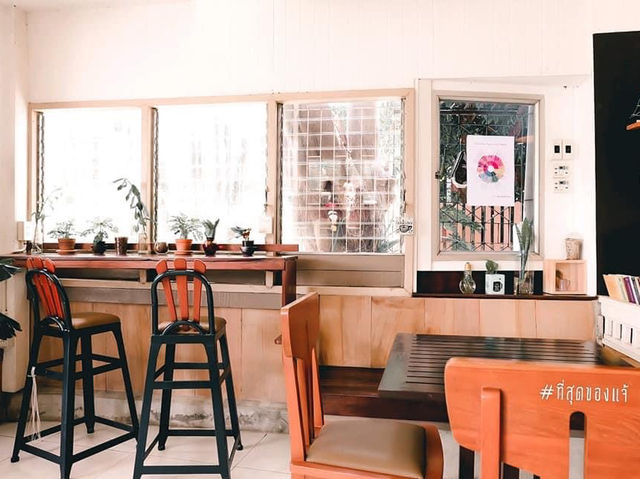 แวะร้านกาแฟน่ารักๆก่อนถึงอัมพวา