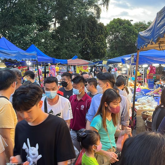mount Austin night market local pasam malam