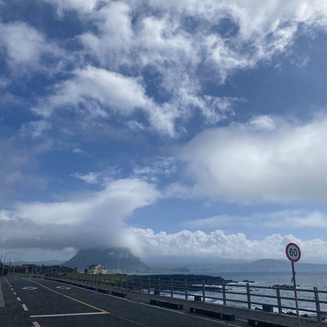 제주 자전거 일주 중 만난 산방산과 형제섬의 절경🏔️🌊