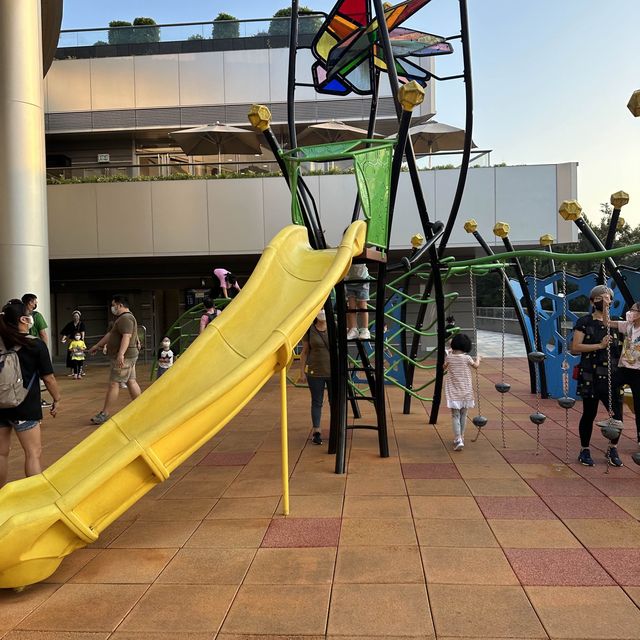 山頂廣場戶外兒童公園