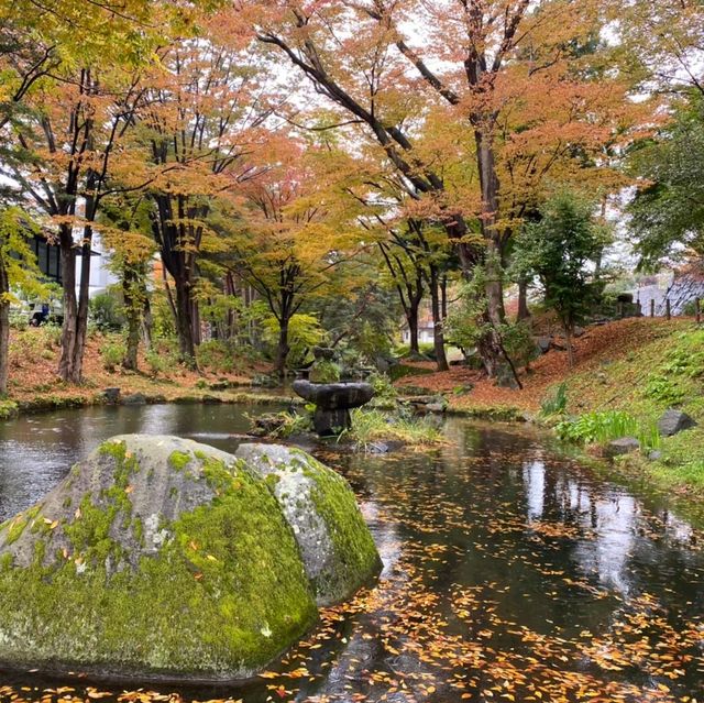 【岩手県】歴史ある赤レンガの建物と秋の紅葉を楽しむ