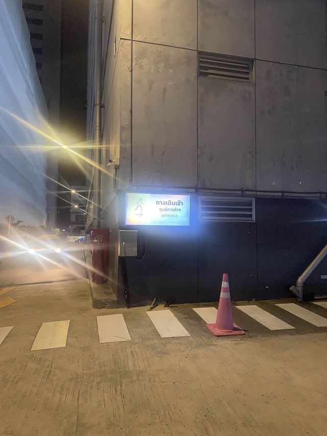【タイ】ここ知ってる？新しくなった白いラチャダー市場！