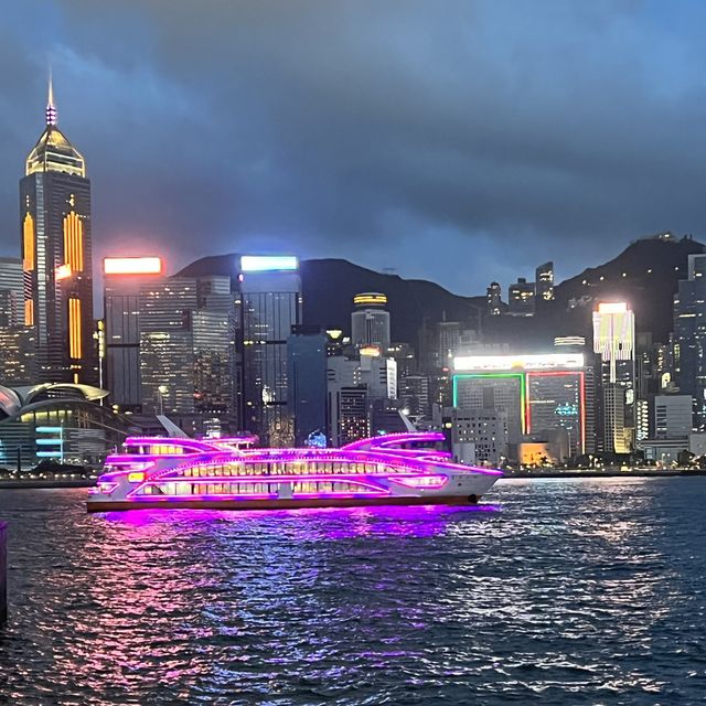 霓虹燈光下的無敵海景～