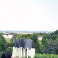 公園全部がトリックアート！？『養老天命反転地』