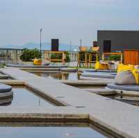 ที่พักติดริมชายหาด rooftop beachbar seafood 