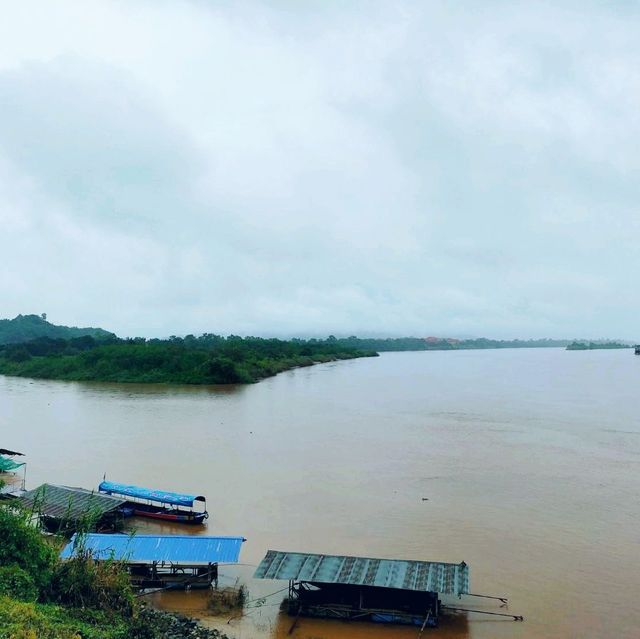 สามเหลี่ยมทองคำ (Golden Triangle)

