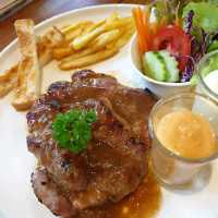 Oasis Café ป่ากลางเมือง พิษณุโลก