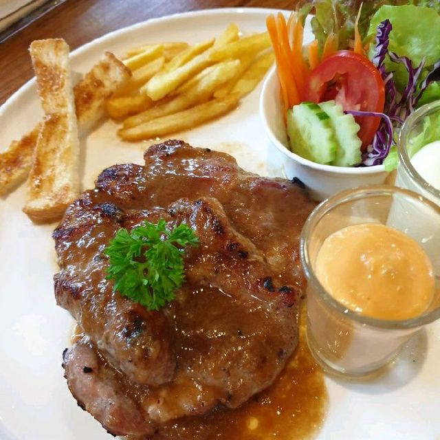 Oasis Café ป่ากลางเมือง พิษณุโลก