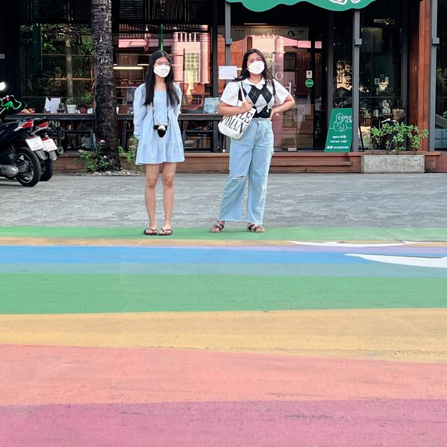 ถนนสีรุ้ง