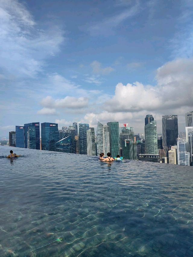 Day and Night @Infinitypool MBS 