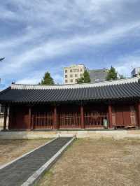 แวะพักผ่อนที่สวนสไตล์เกาหลี Dongmyo Park
