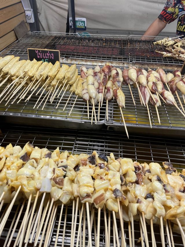 ตลาดนัดย่านพระราม9 ของกินเพียบ