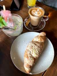 Leaf & co. Cafe 🍂💨