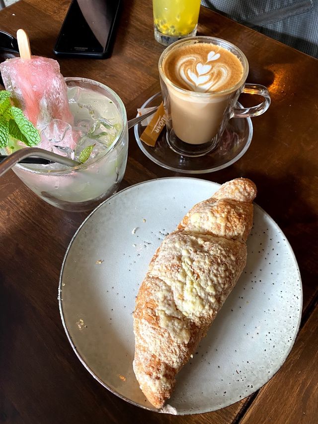 Leaf & co. Cafe 🍂💨