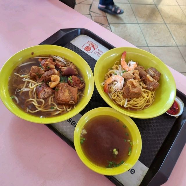 Long Queue Noodle Stall in Yishun