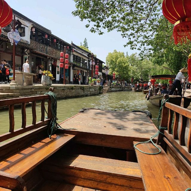 Chinese Old Town + Sunshine = Super Awesome
