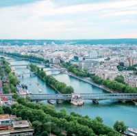 Afternoon Trip to Paris' Eiffeltower