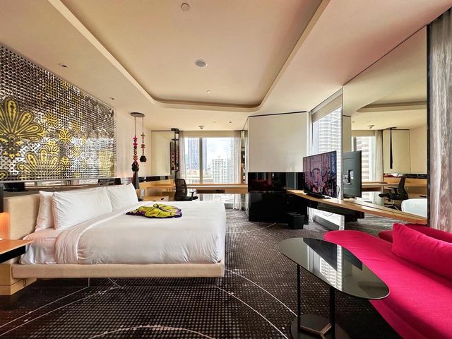 W Hotel - the best hotel not to be missed in Kuala Lumpur! Extraordinary suites facing the Twin Towers!