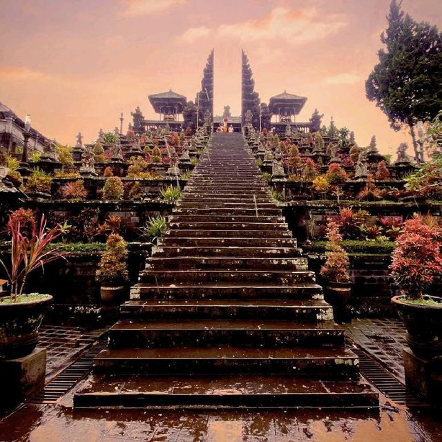 BASAKIH TEMPLE, BALI