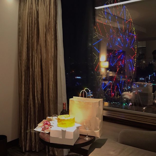 "롯데호텔 울산" 관람차 뷰가 보이는 객실 