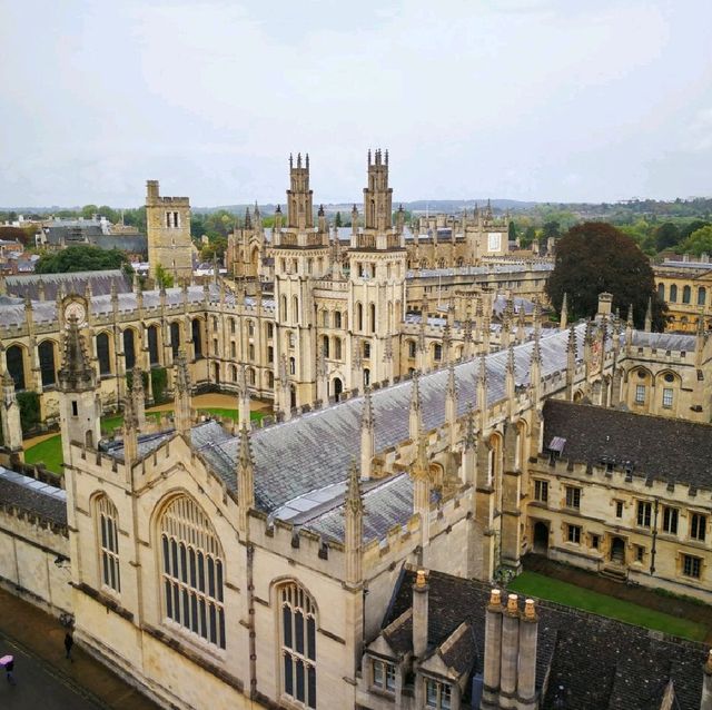 University of Oxford หรือ มหาวิทยาลัยอ๊อกซ์ฟอร์ด