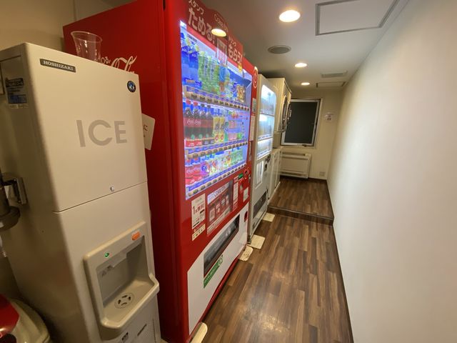 秋旅ホテル。『the b 博多』無料軽食と共有設備