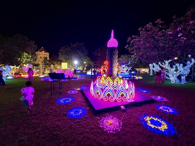 สีสันแห่งสายน้ำ มหกรรมลอยกระทงที่สวนสันติชัยปราการ