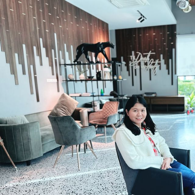 โรงแรมสการ์เลท