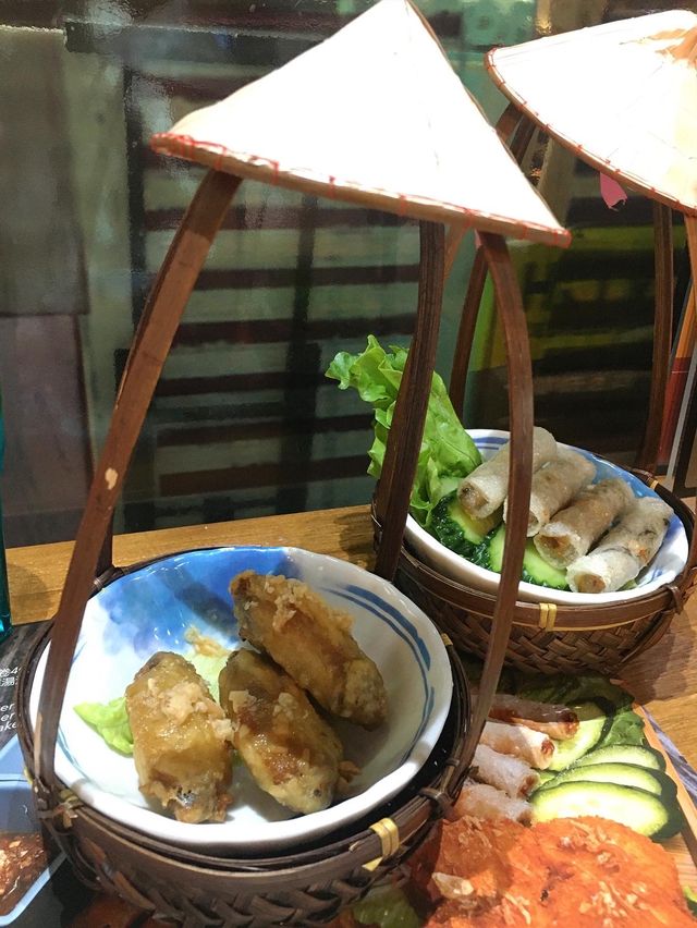  廟街裏的越南小店 大大碗牛骨河粉😋