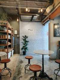 Plieu café สไตล์มินิมอล บรรยากาศอบอุ่น 
