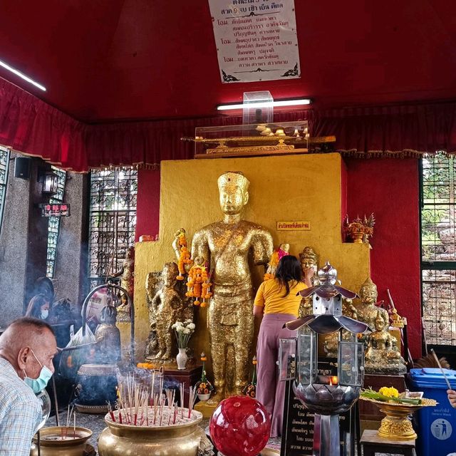 เที่ยวรอบวงเวียนศาลพระกาฬ ลพบุรี ดูลิง