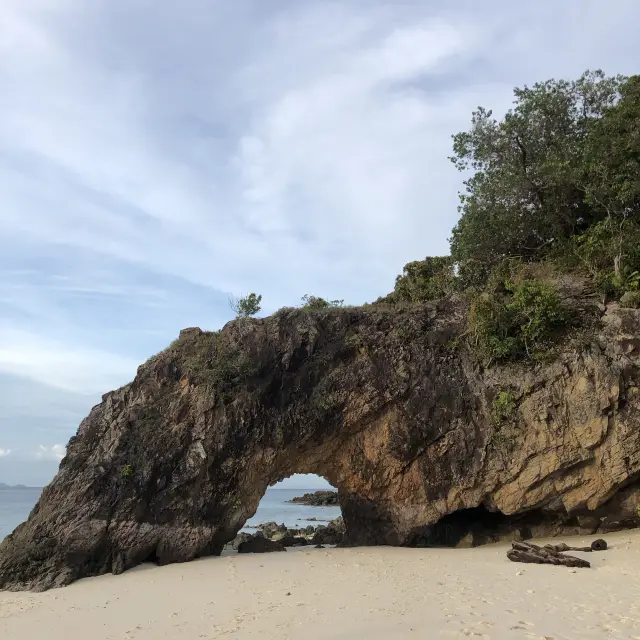 เกาะไข่  ซุ้มหินแห่งรัก กลางทะเลใต้ จ.สตูล