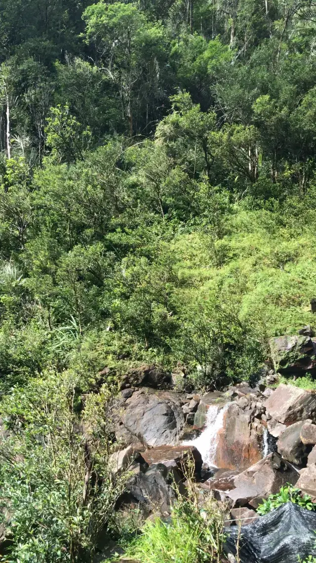 air terjun pelangi