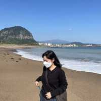 산방산 뷰 여유로운 분위기의 해변