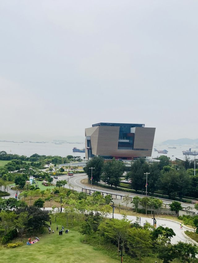 【香港博物館好去處】 M+ 視覺文化博物館｜簡約工業風打卡一流。衝擊視覺的藝術之旅