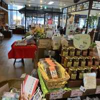 地域のお土産がさまざまあるお店