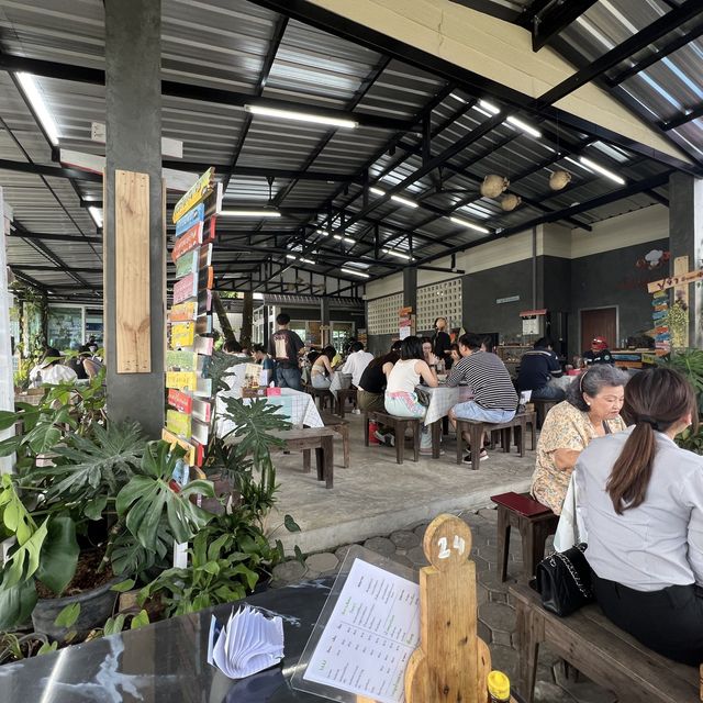 【タイ/パタヤ】必ず食べることをおすすめする地元民に大人気のカニガパオライス店「ゲーウ ガパオ プー」