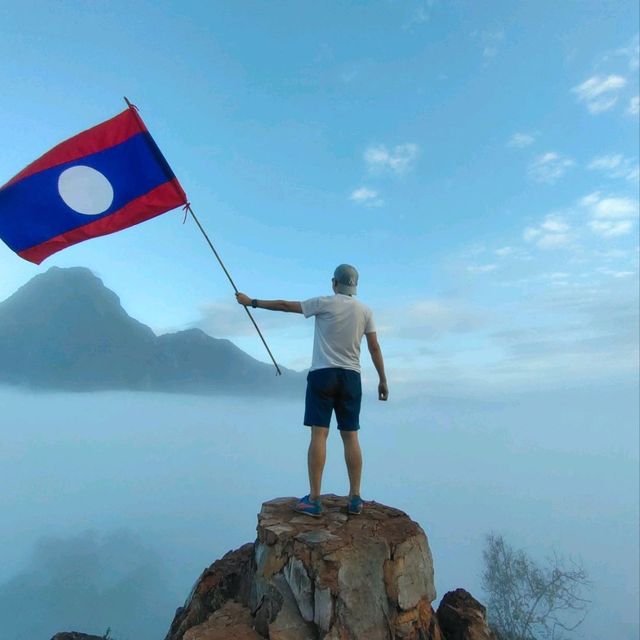 ผาแดง หนองเขียว ลาว