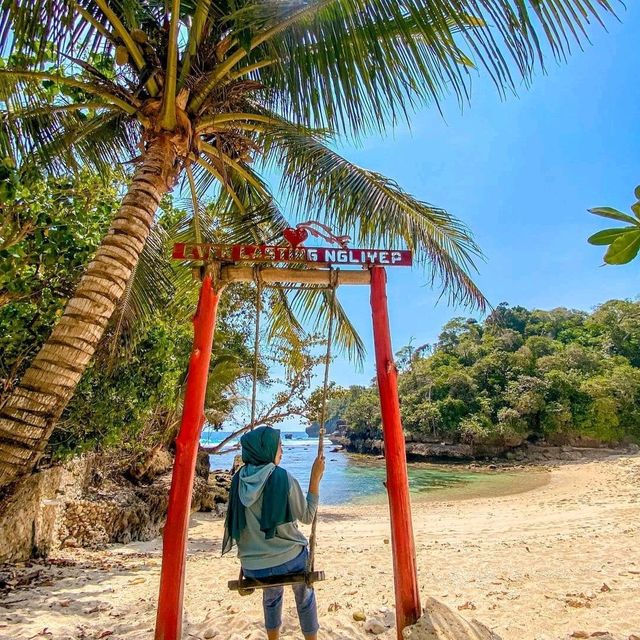 Ngliyep Beach
