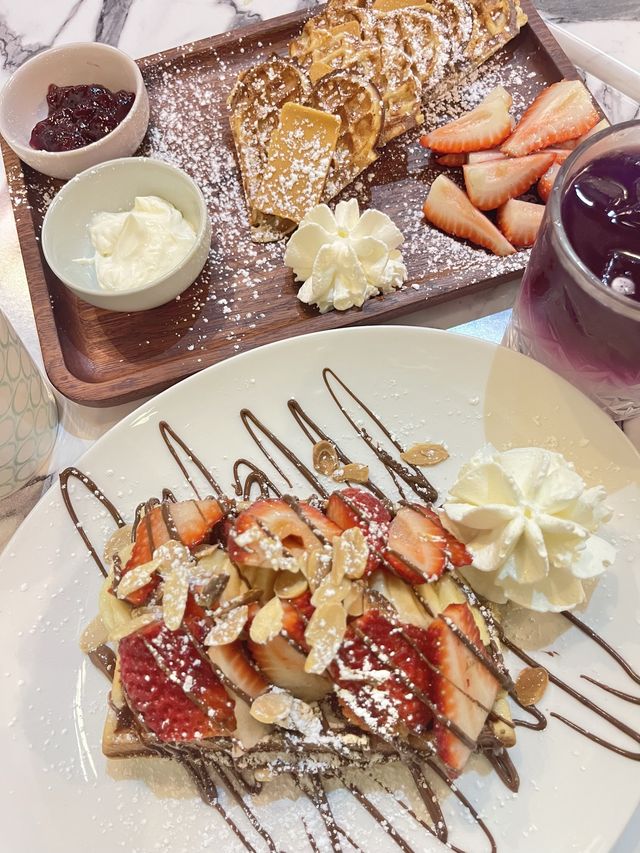 밴쿠버 게스타운 늦게까지 하는 와플 맛집 예쁜 카페 Waffleland Cafe 와플랜드 카페 ☕️🥞