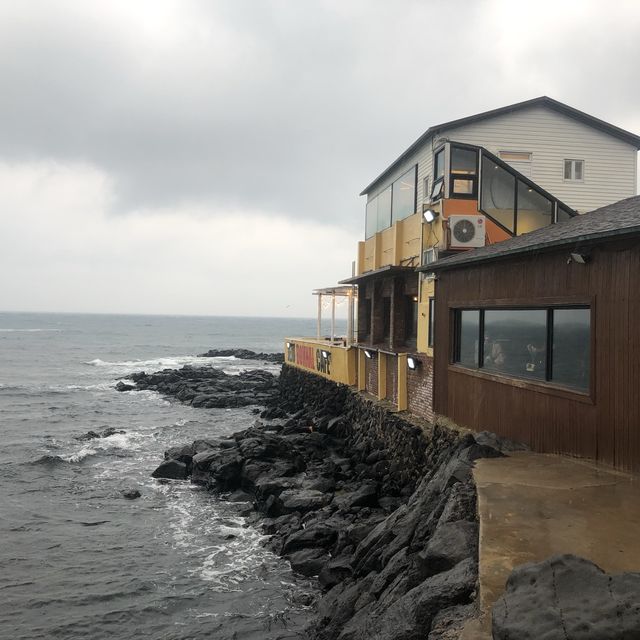 제주 애월 카페 봄날, 아름다운 애월 바다를 볼 수 있는 카페 제주 애월 카페 봄날, 아름다운 애월 바다를 볼 수 있는 카페