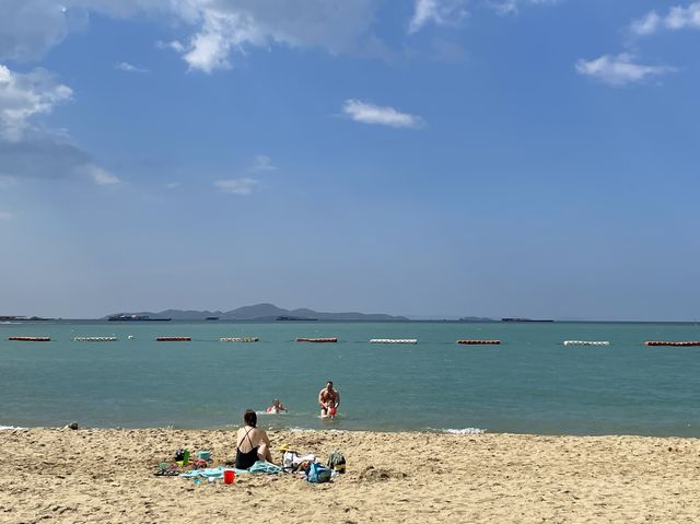 ชายหาดพัทยาตอนนี้เป็นหาดว่าวไปแล้ว 