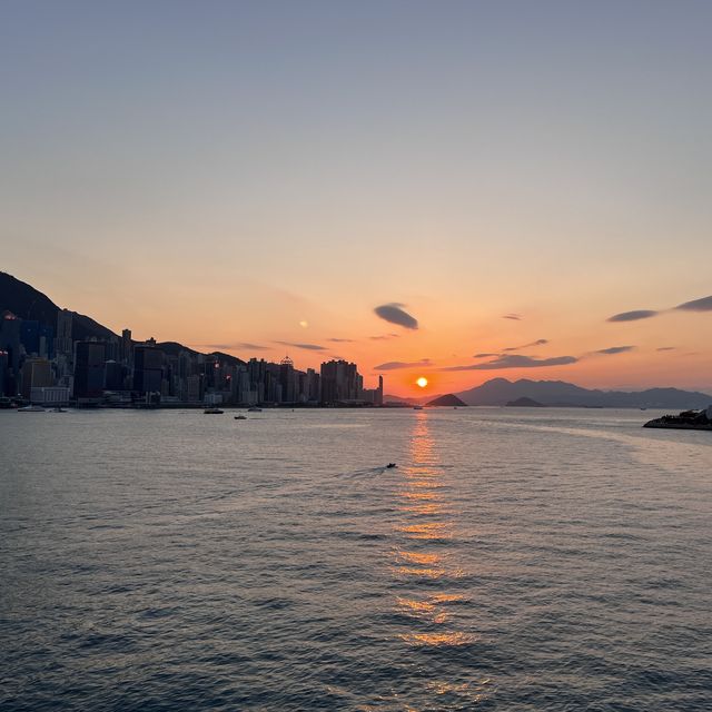 金碧輝煌的日落景色