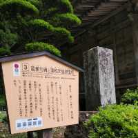これが山形県の閑さや岩にしみ入る！立石寺