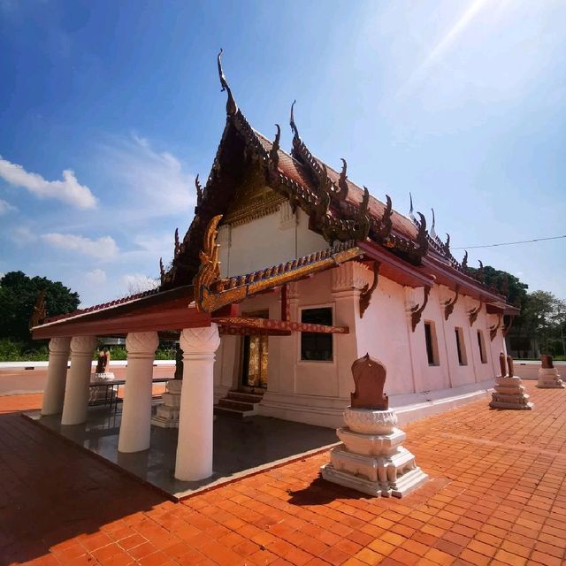 วัดป่าโมกวรวิหาร พุทธศิลป์ที่งดงาม