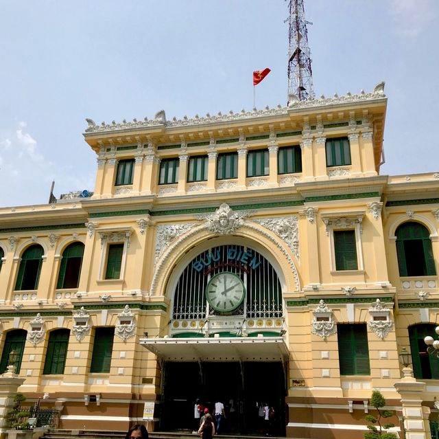 แวะเช็คอินที่ Central Post Office ในโฮจิมินห์ 