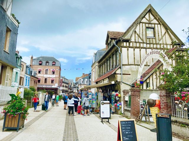 【🇫🇷・エトルタ】エトルタの町並み　🚶